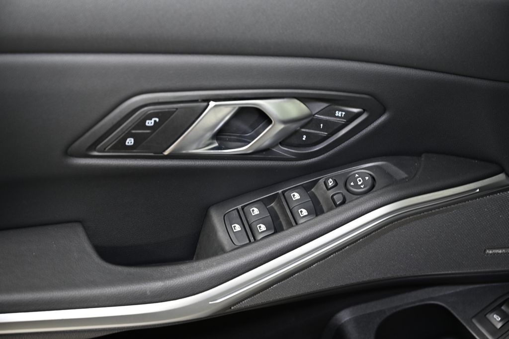 Thumbnail: 2024 BMW 3 Series - 22