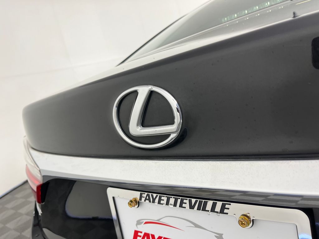 Thumbnail: 2016 Lexus ES - 11