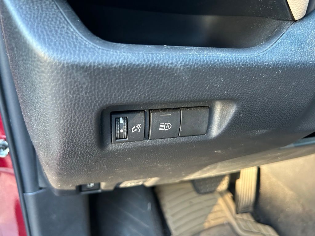 Thumbnail: 2022 Toyota RAV4 - 17