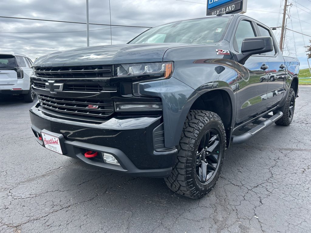 Shadow Gray Metallic 2019 Chevrolet Silverado 1500 LT Trail Boss Crew Cab 4WD Pickup Truck Four-Wheel Drive 8-Speed Automatic