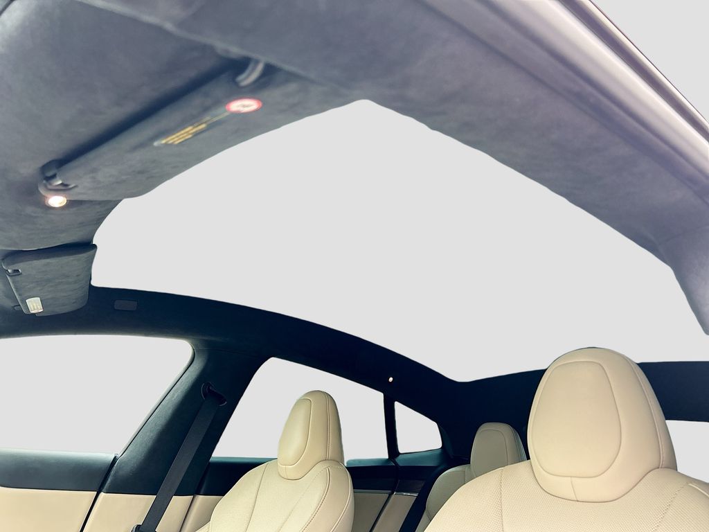 Thumbnail: 2022 Tesla Model S - 23