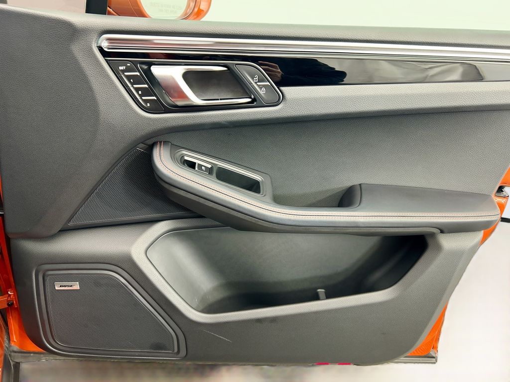 Thumbnail: 2025 Porsche Macan - 26