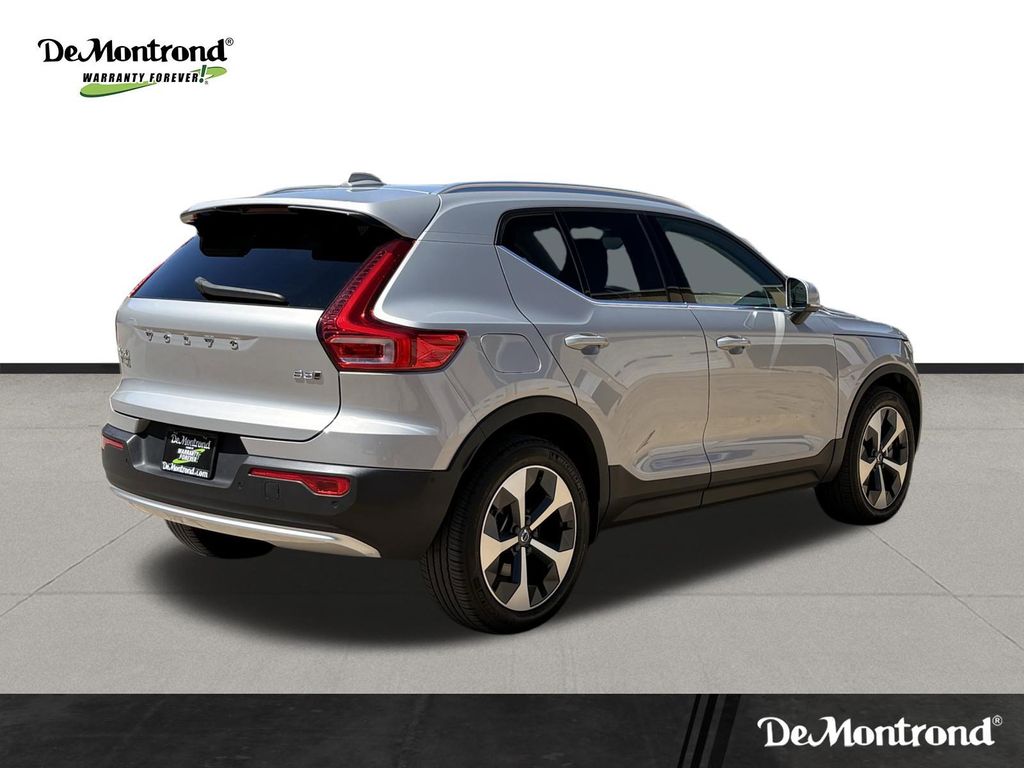 2023 Volvo XC40 B5 Plus Bright Theme - 4