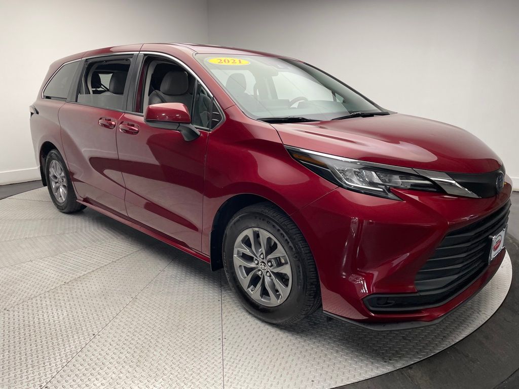 2021 Toyota Sienna LE 3