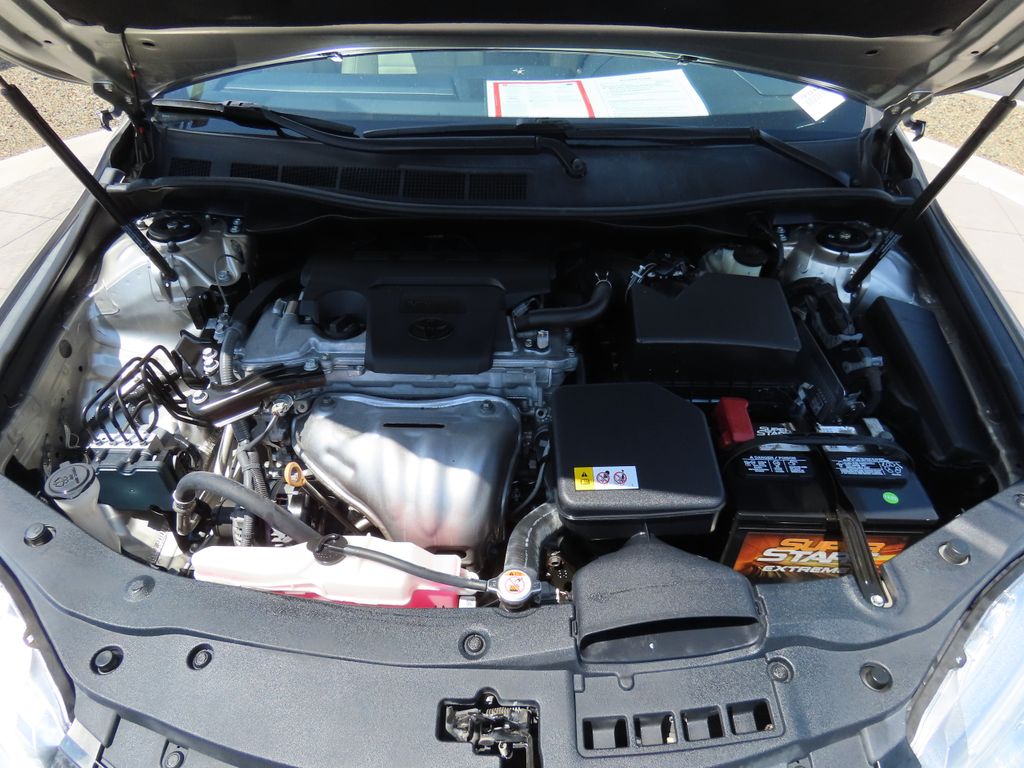2017 Toyota Camry XLE 28