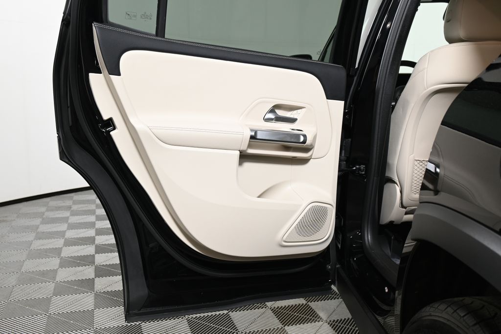 2025 Mercedes-Benz GLB 250 31