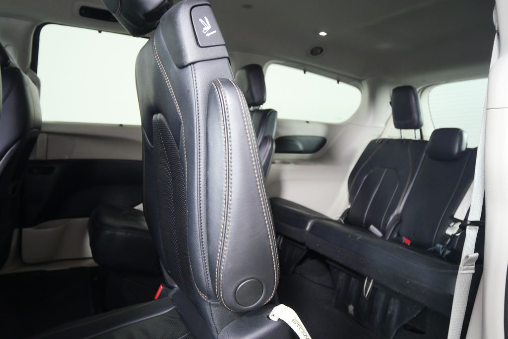 Thumbnail: 2019 Chrysler Pacifica - 15