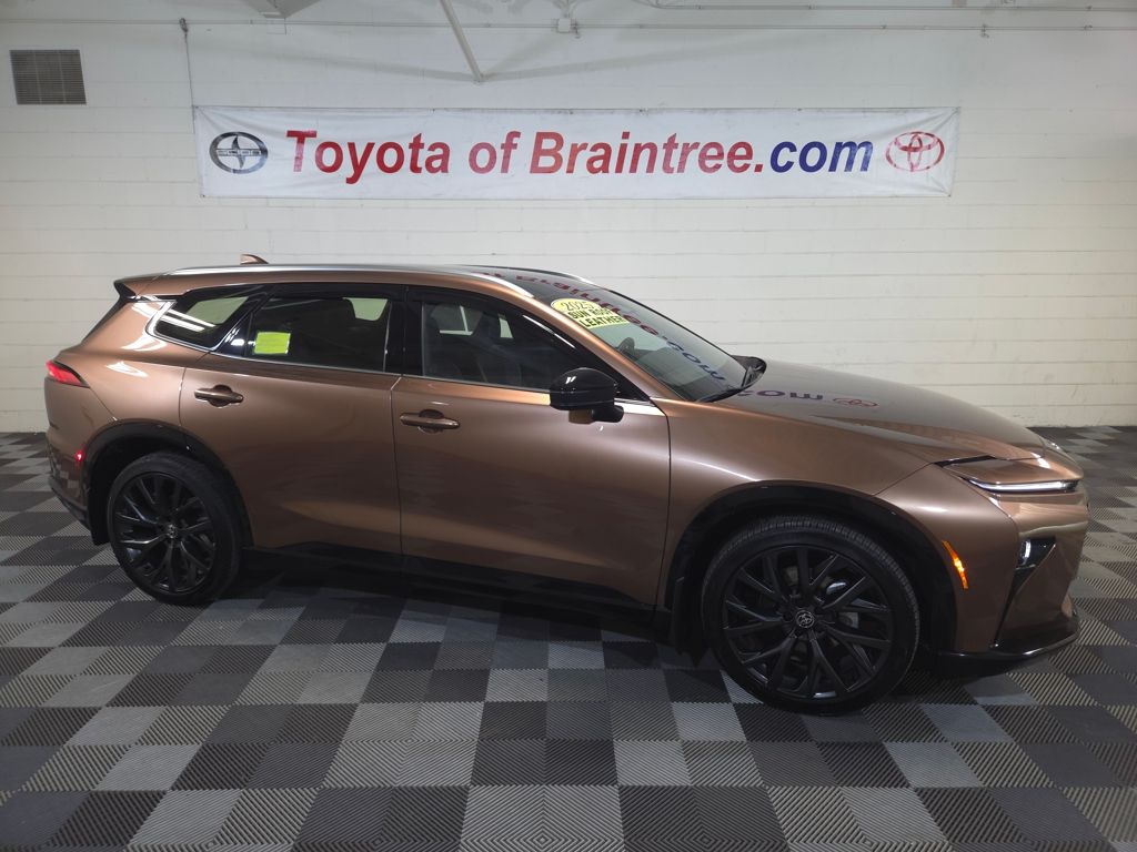 2025 Toyota Crown Signia Limited AWD