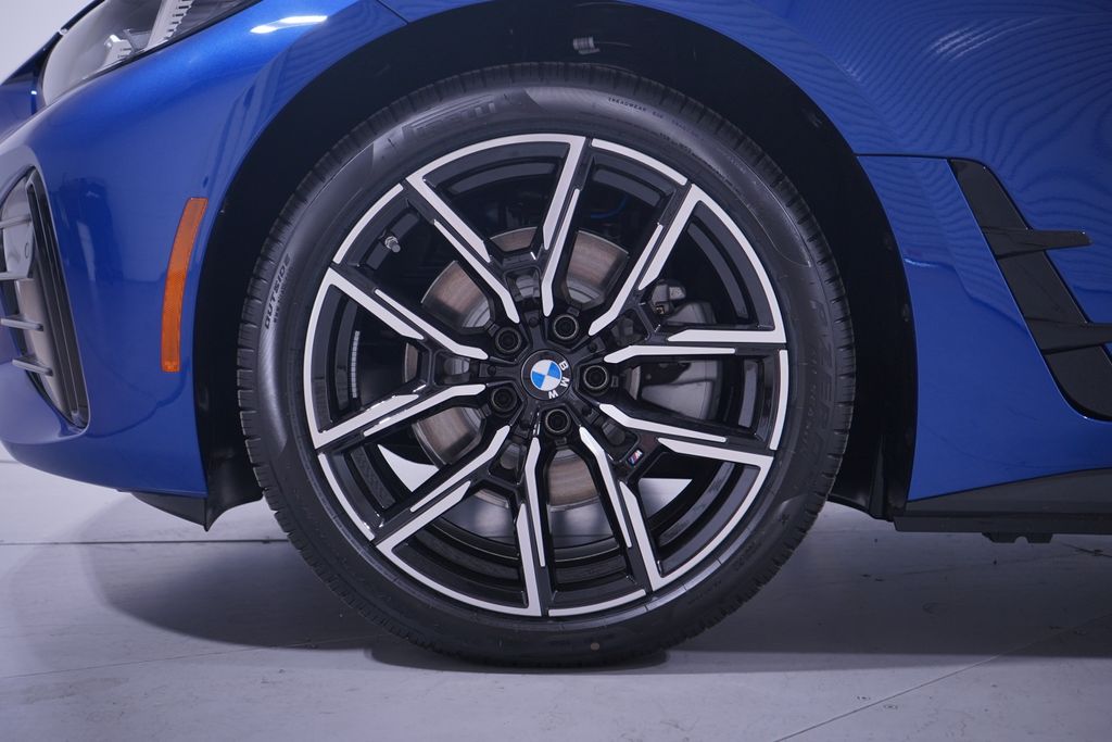 Thumbnail: 2025 BMW i4 - 2