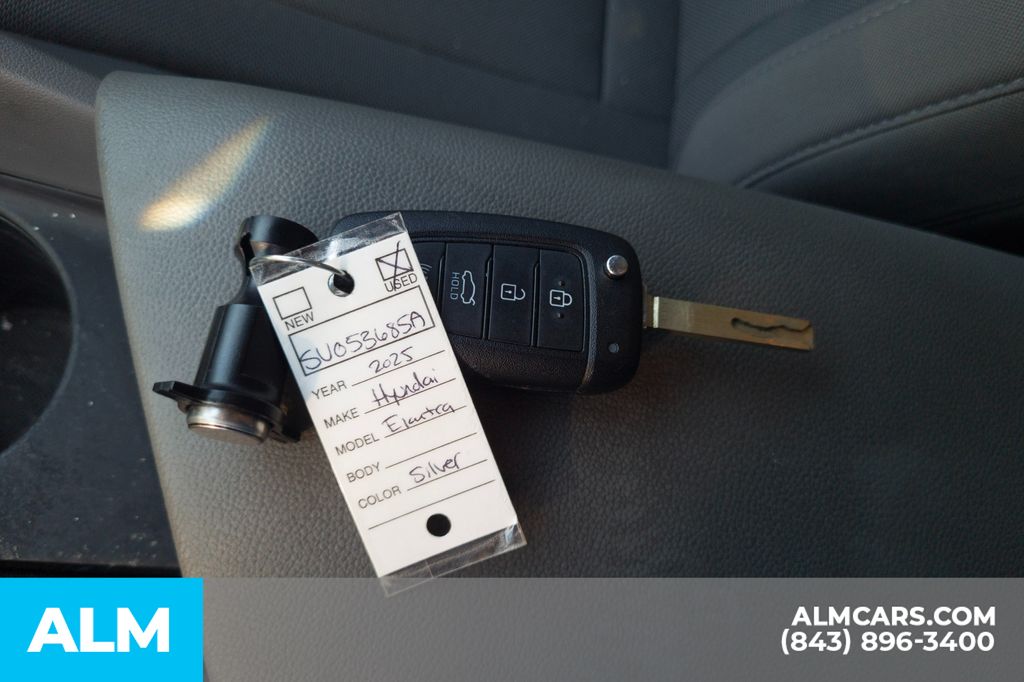 Used 2025 Silver Hyundai SE image 18