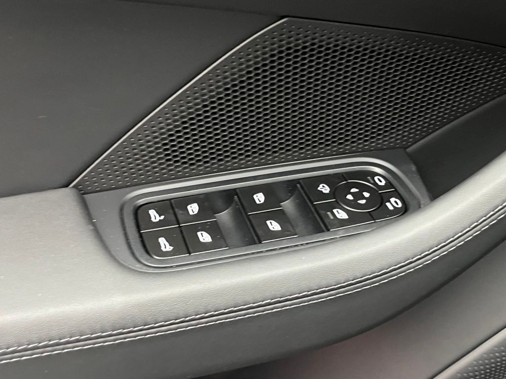 Thumbnail: 2026 Porsche Panamera - 20