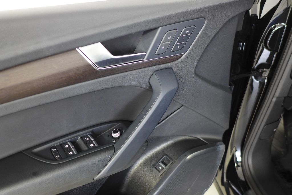 Thumbnail: 2023 Audi Q5 - 12