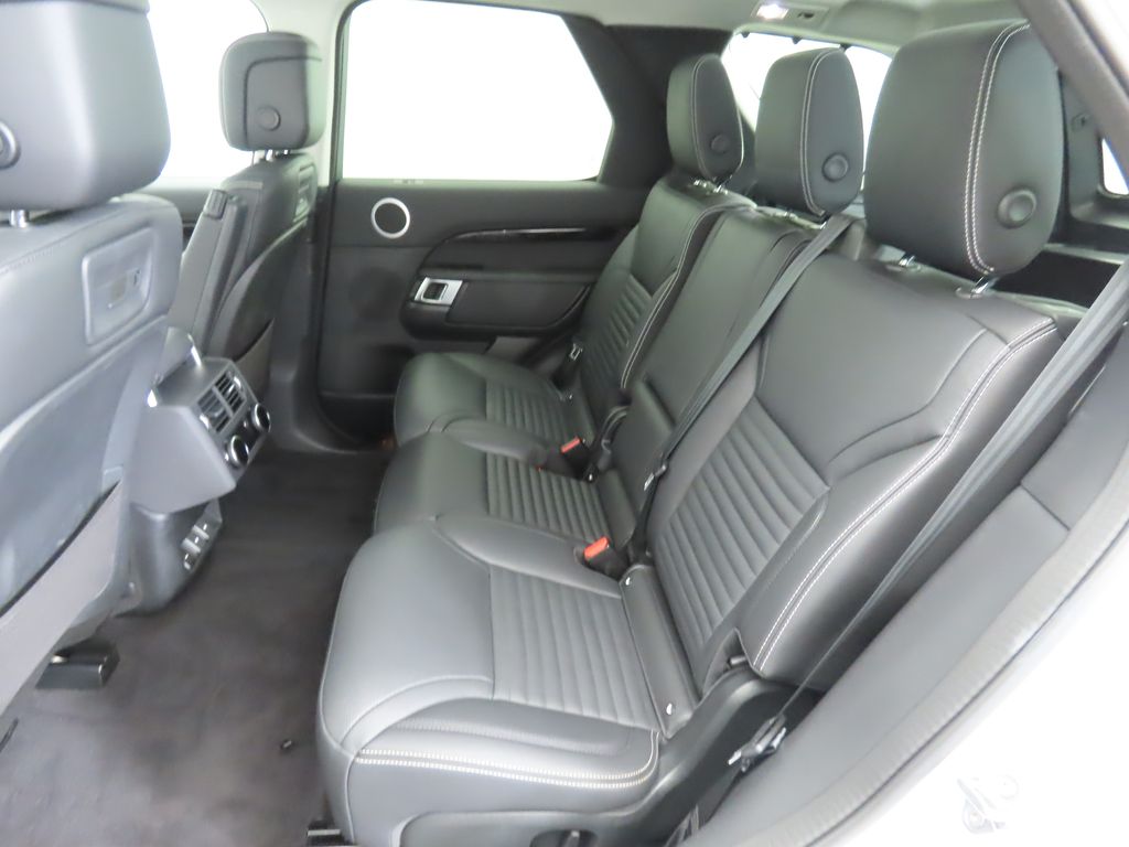 Thumbnail: 2024 Land Rover Discovery - 21
