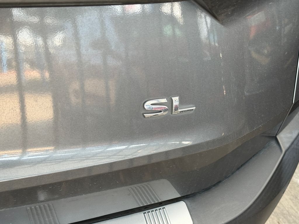 Used 2022 Gray Nissan SL image 8