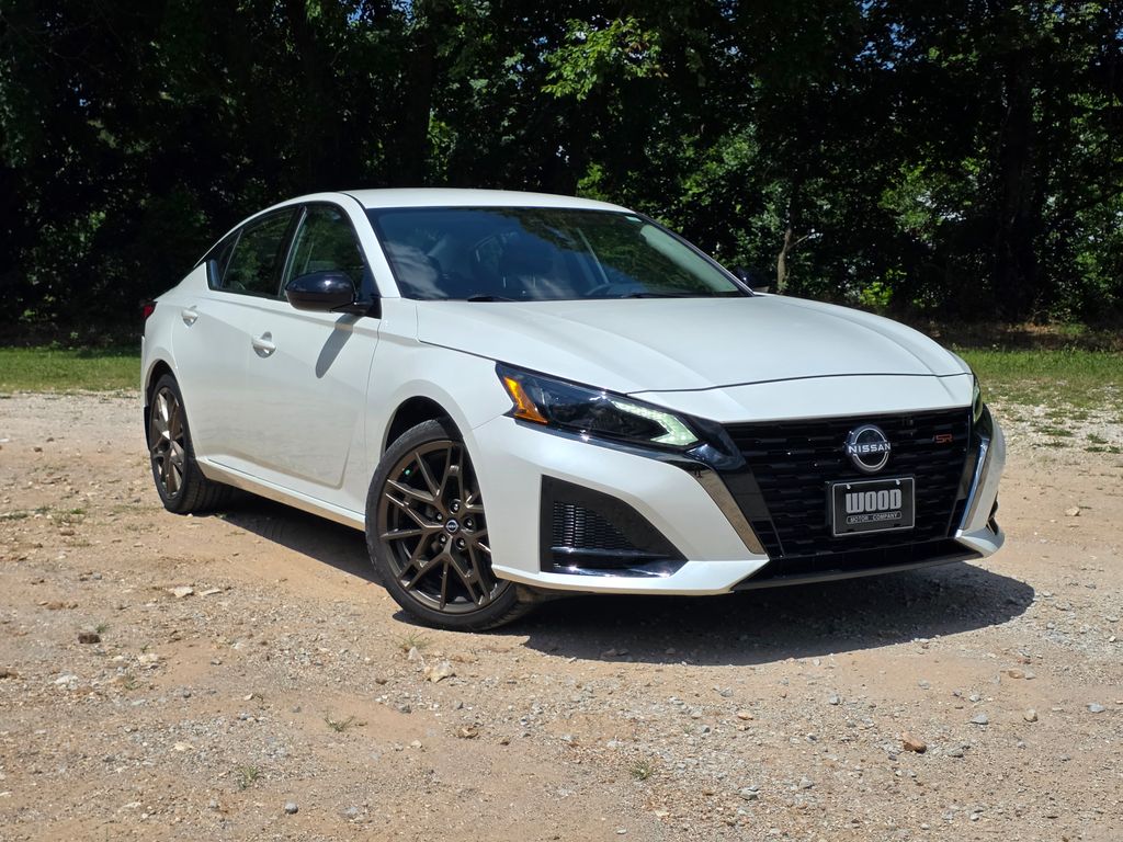 Pearl White Tricoat 2025 Nissan Altima Sedan Front-Wheel Drive Continuously Variable Transmission