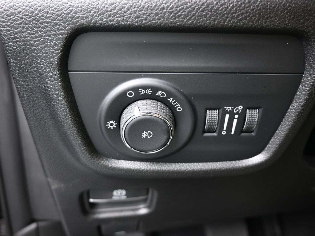 New 2025 Diamond Black Crystal Pearlcoat Jeep Limited image 25