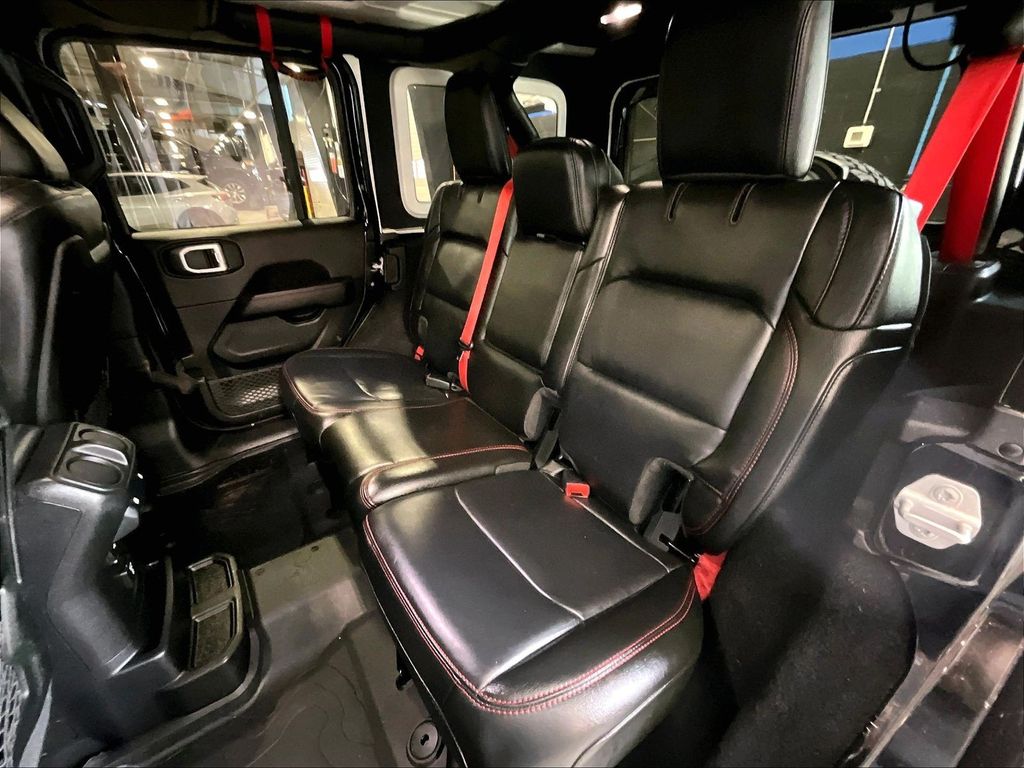 2020 Jeep Wrangler — photo 15