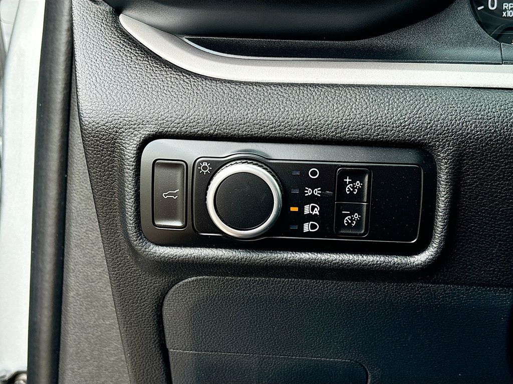 2023 Ford Explorer XLT - Photo 10
