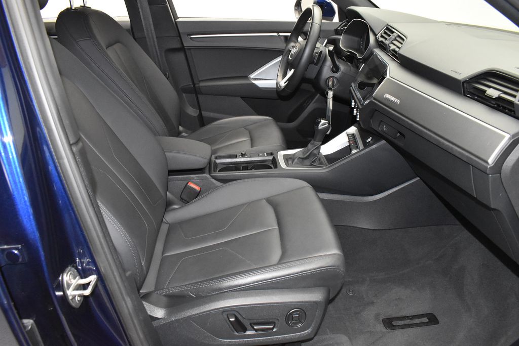 Thumbnail: 2025 Audi Q3 - 21