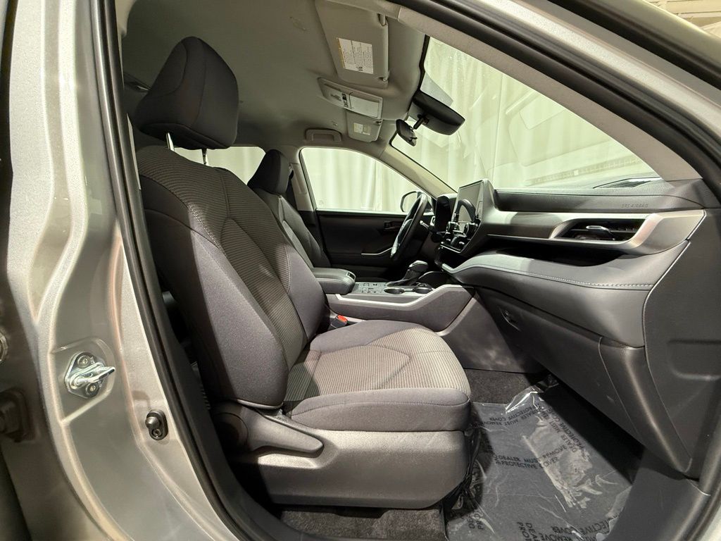 Thumbnail: 2025 Toyota Highlander - 22