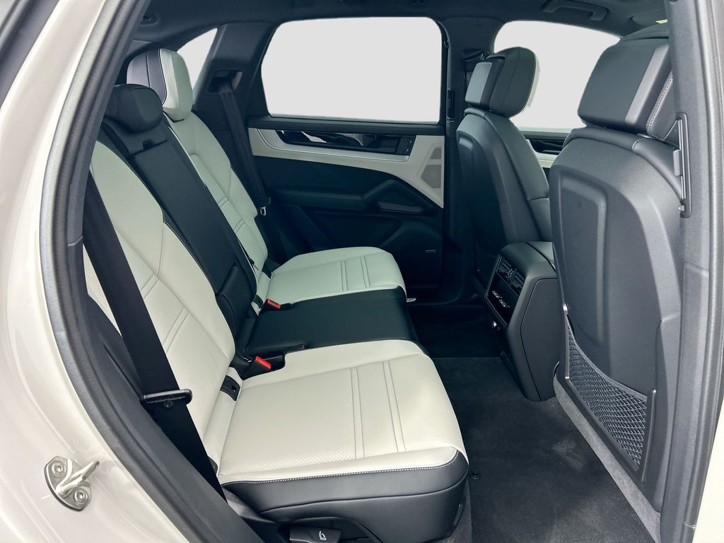 Thumbnail: 2026 Porsche Cayenne - 23