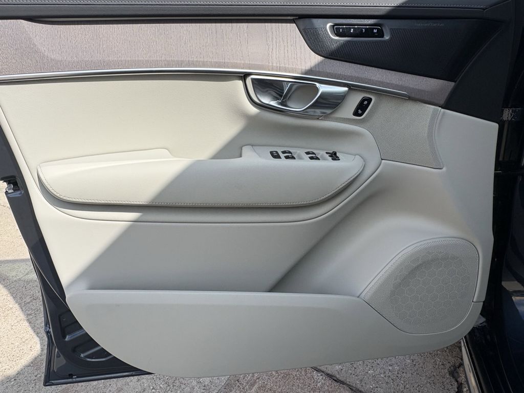 New 2026 Blue Volvo B6 Ultra image 10