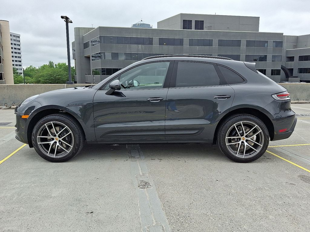 Thumbnail: 2025 Porsche Macan - 2