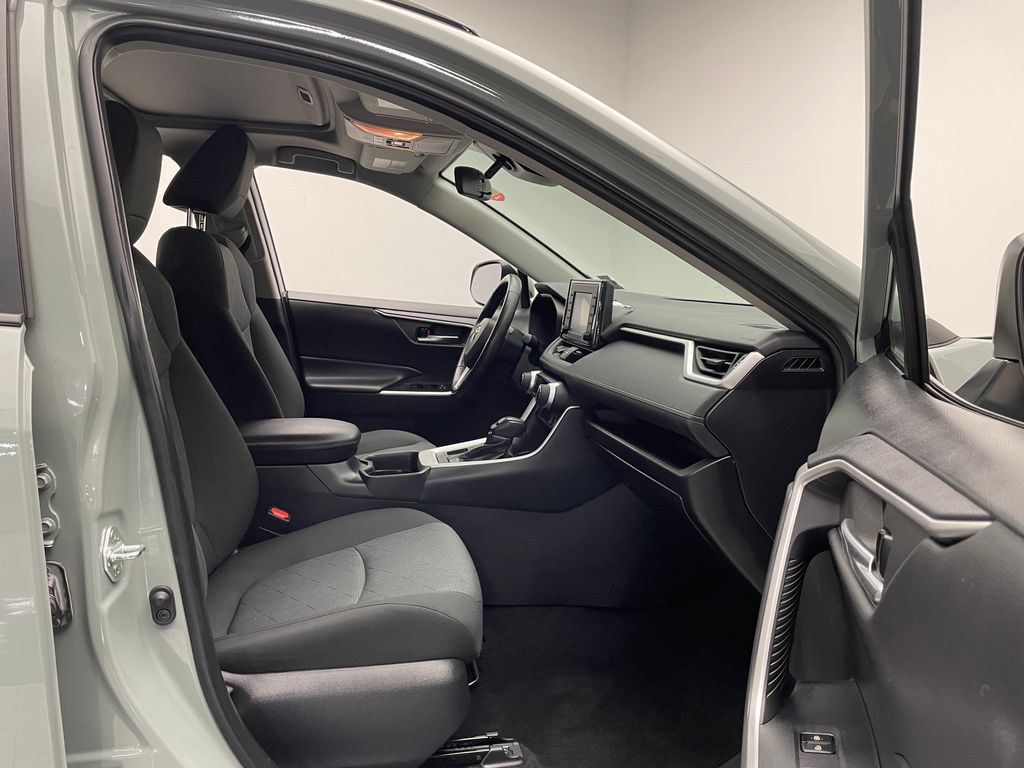 Thumbnail: 2021 Toyota RAV4 - 17