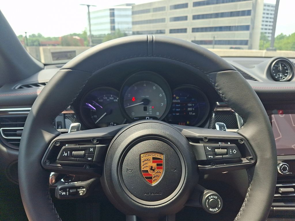 Thumbnail: 2026 Porsche Macan - 23