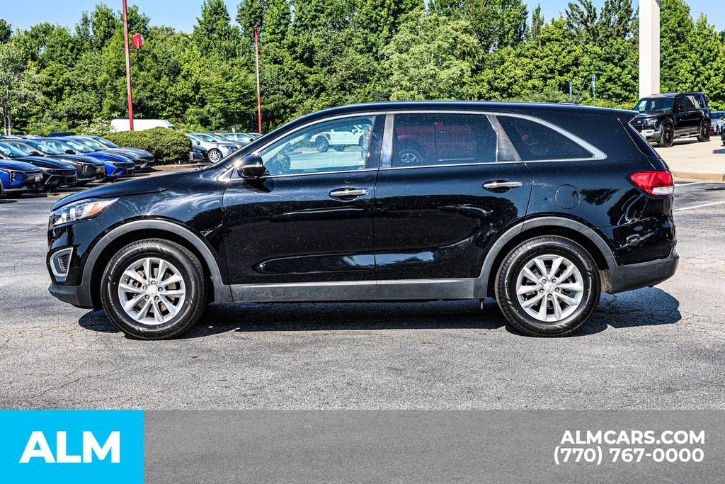 Used 2018 Black Kia L image 9