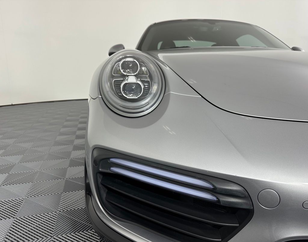 Thumbnail: 2019 Porsche 911 - 9