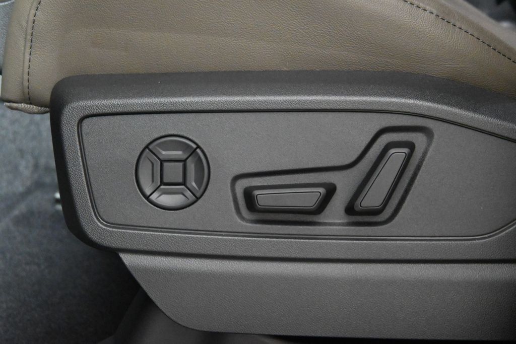 Thumbnail: 2025 Audi Q5 - 25