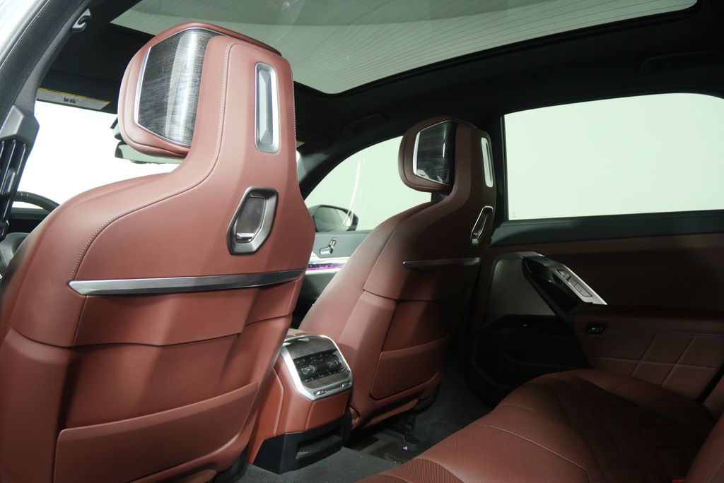 Thumbnail: 2023 BMW 7 Series - 16