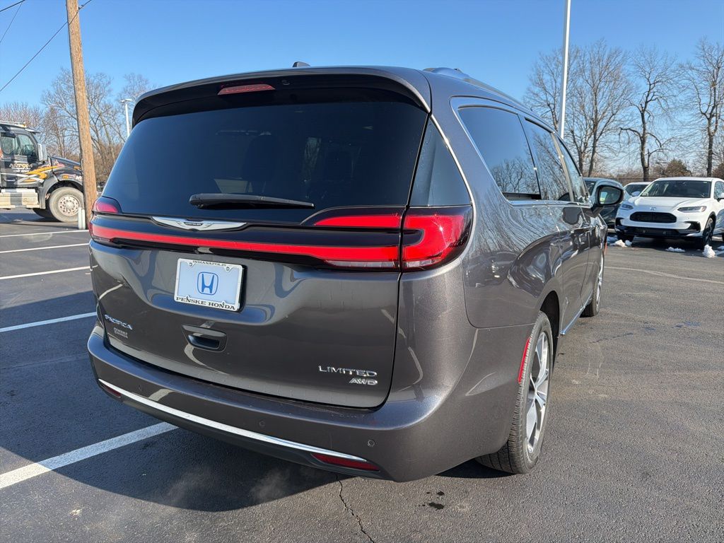Thumbnail: 2021 Chrysler Pacifica - 5