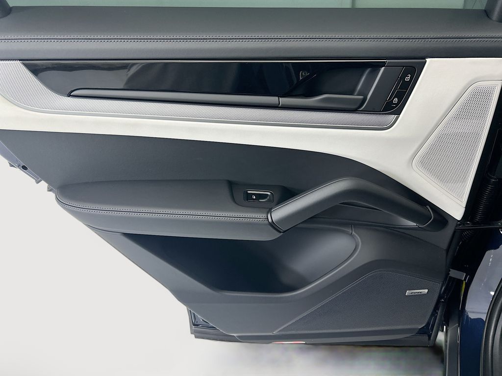 Thumbnail: 2026 Porsche Cayenne - 26