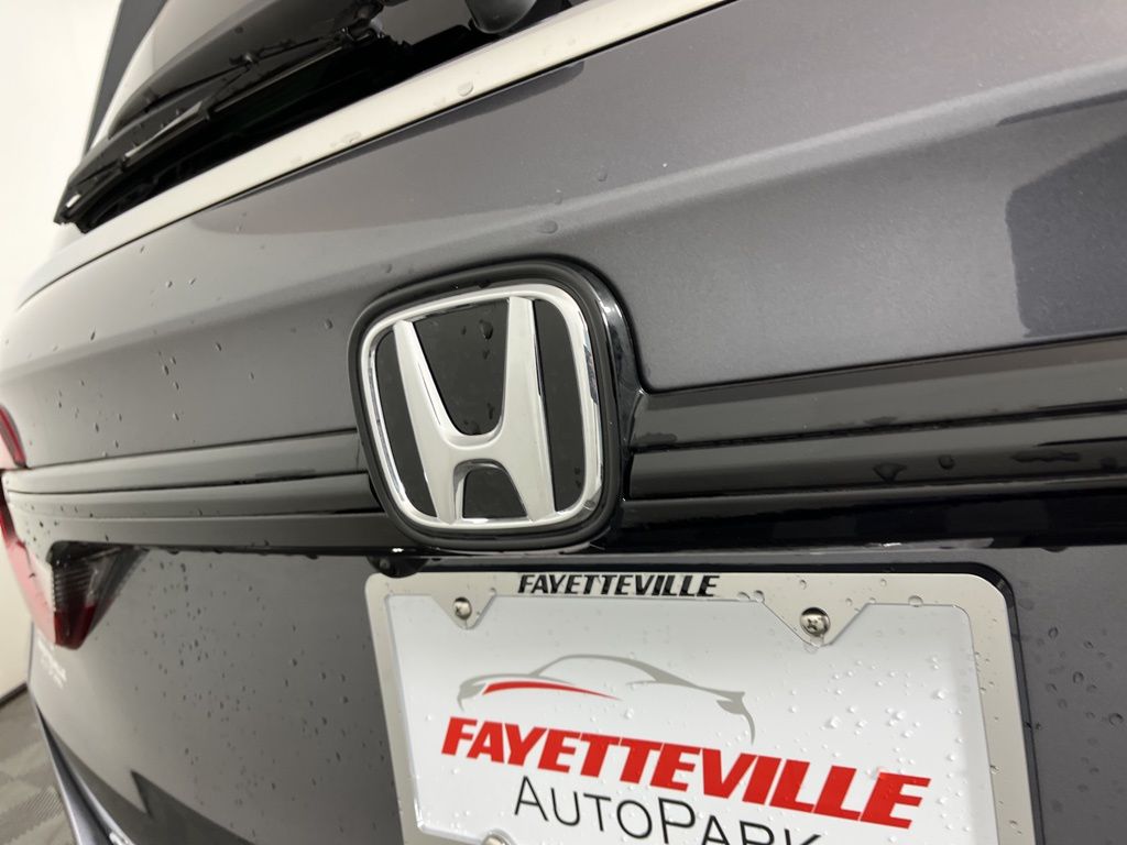 2025 Honda Odyssey Touring 17