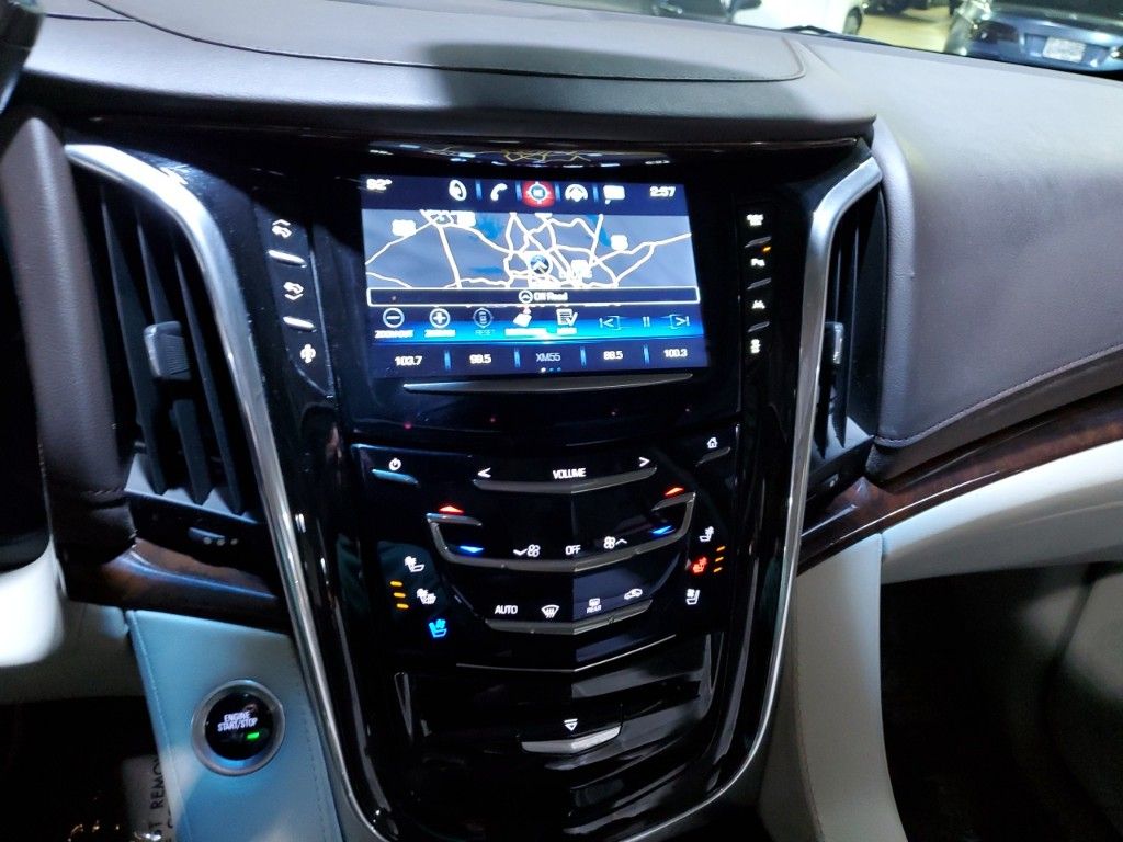 2016 Cadillac Escalade Luxury 35