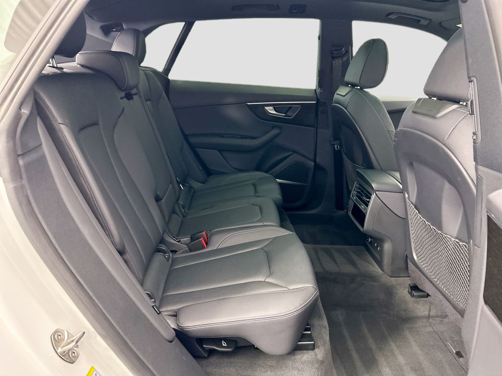 Thumbnail: 2025 Audi Q8 - 21