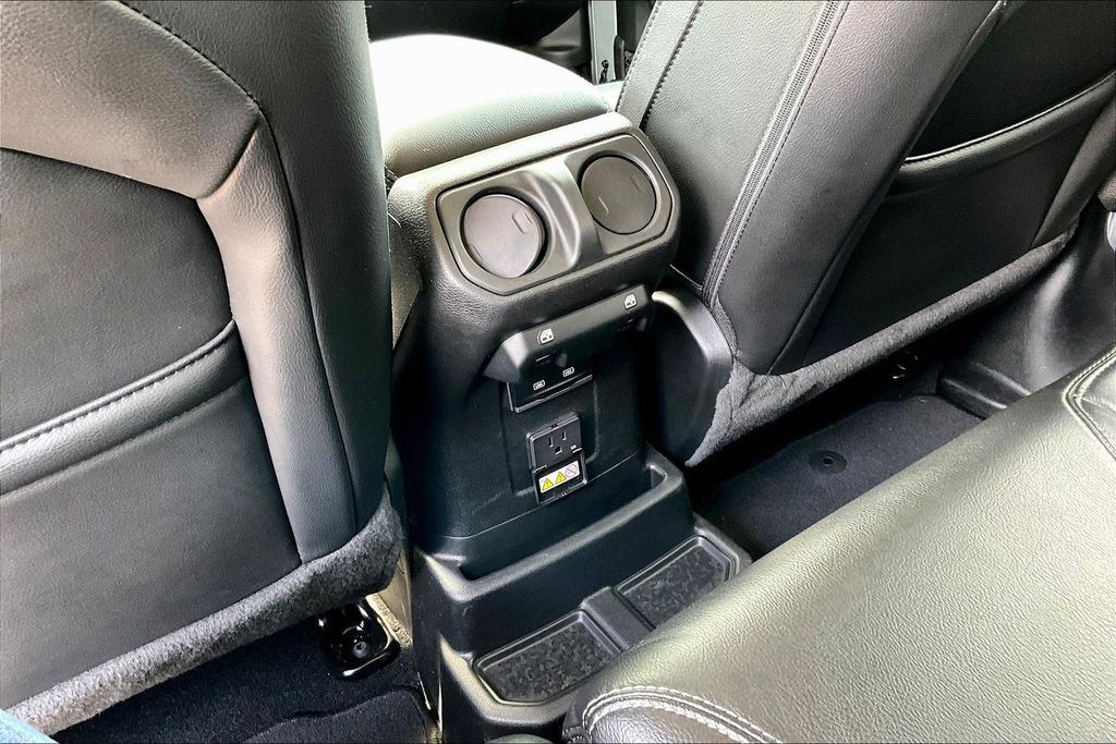 2023 Jeep Wrangler Sahara 4xe - 10