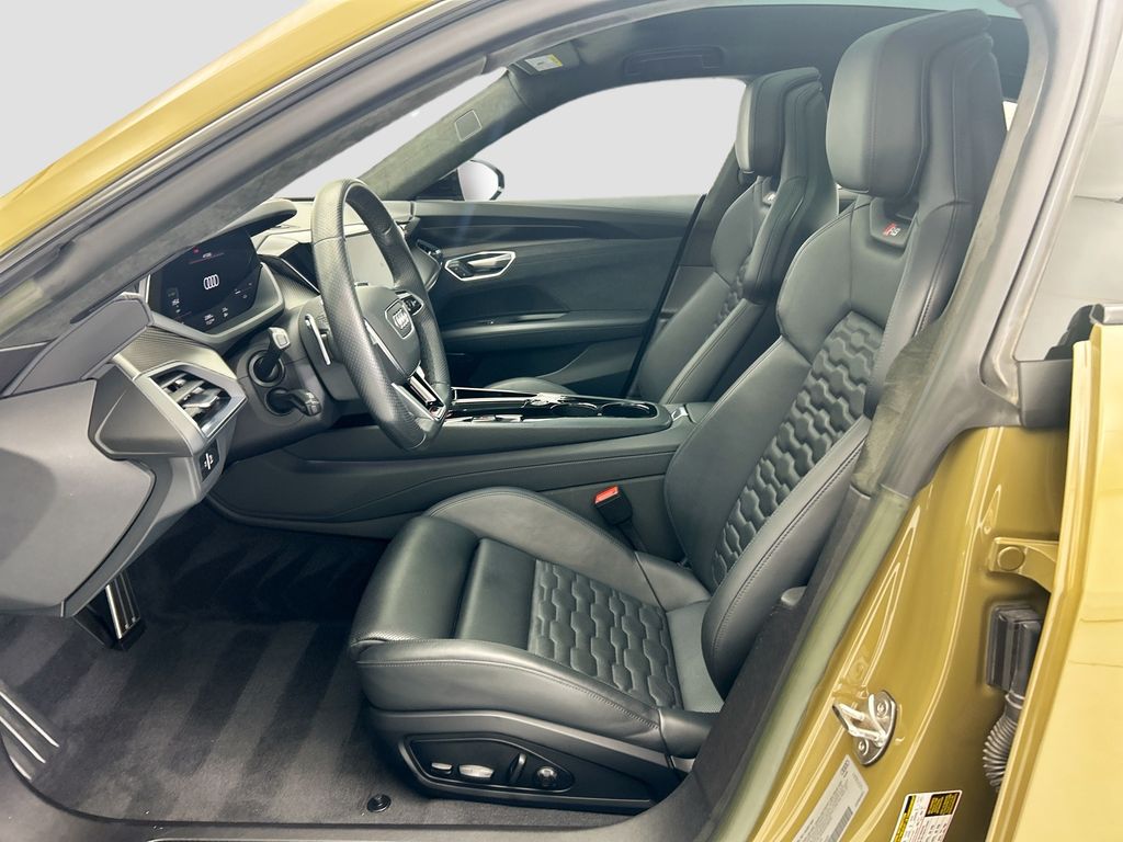 Thumbnail: 2022 Audi RS e-tron GT - 18