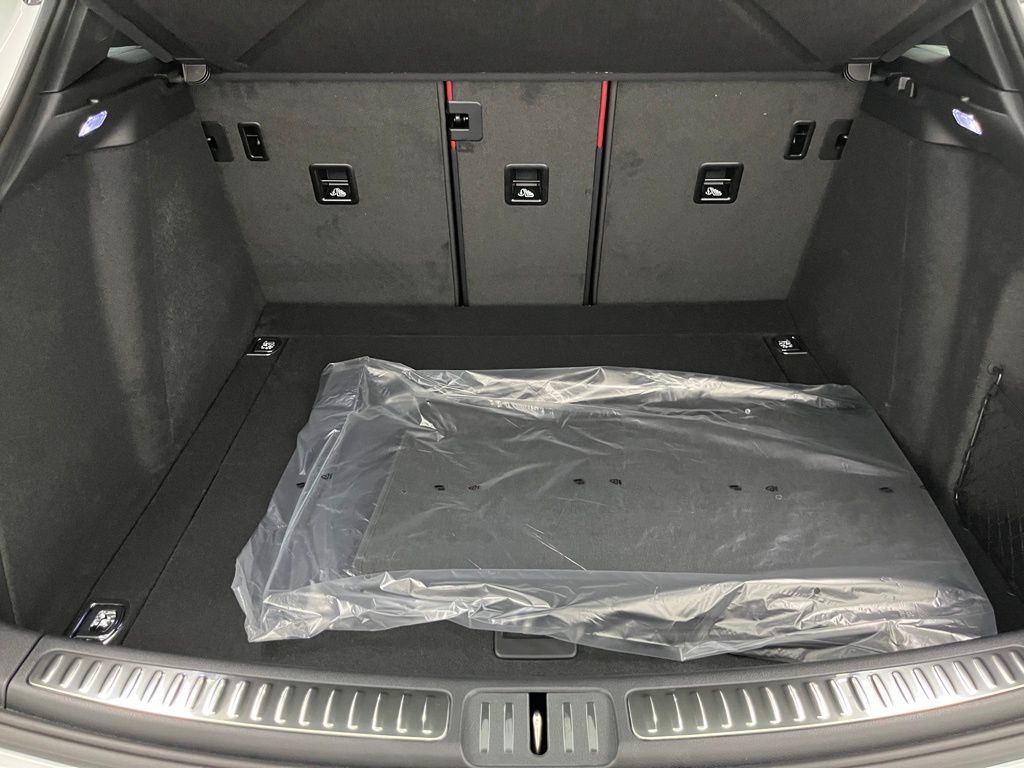 Thumbnail: 2026 Porsche Macan - 27