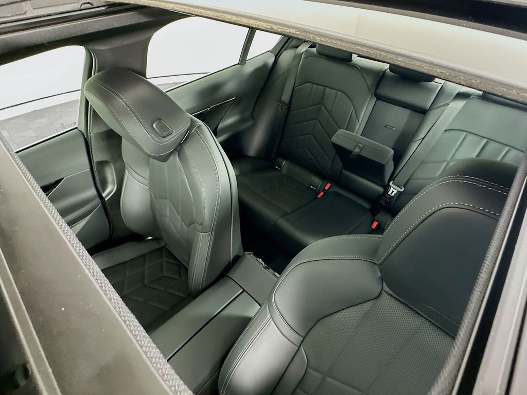 Thumbnail: 2025 BMW 5 Series - 22