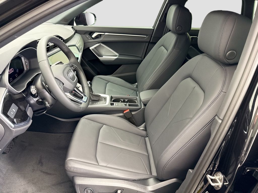 Thumbnail: 2025 Audi Q3 - 17