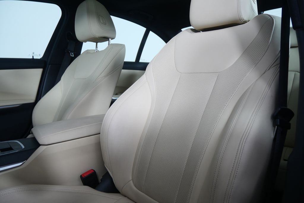 Thumbnail: 2025 BMW 3 Series - 11