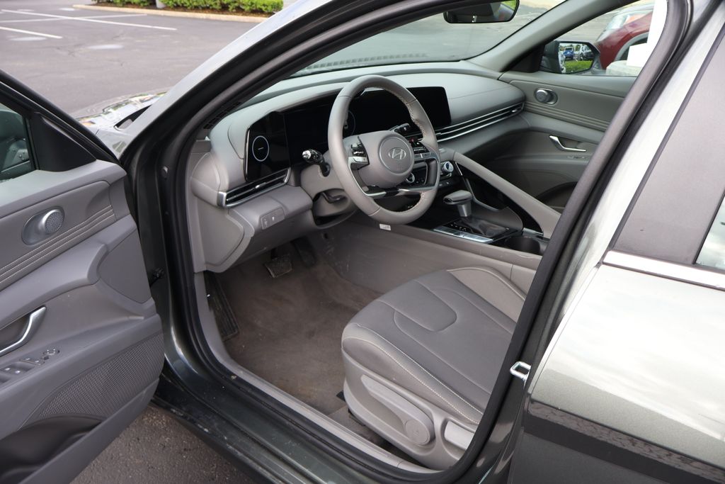 2025 Hyundai Elantra SEL 11