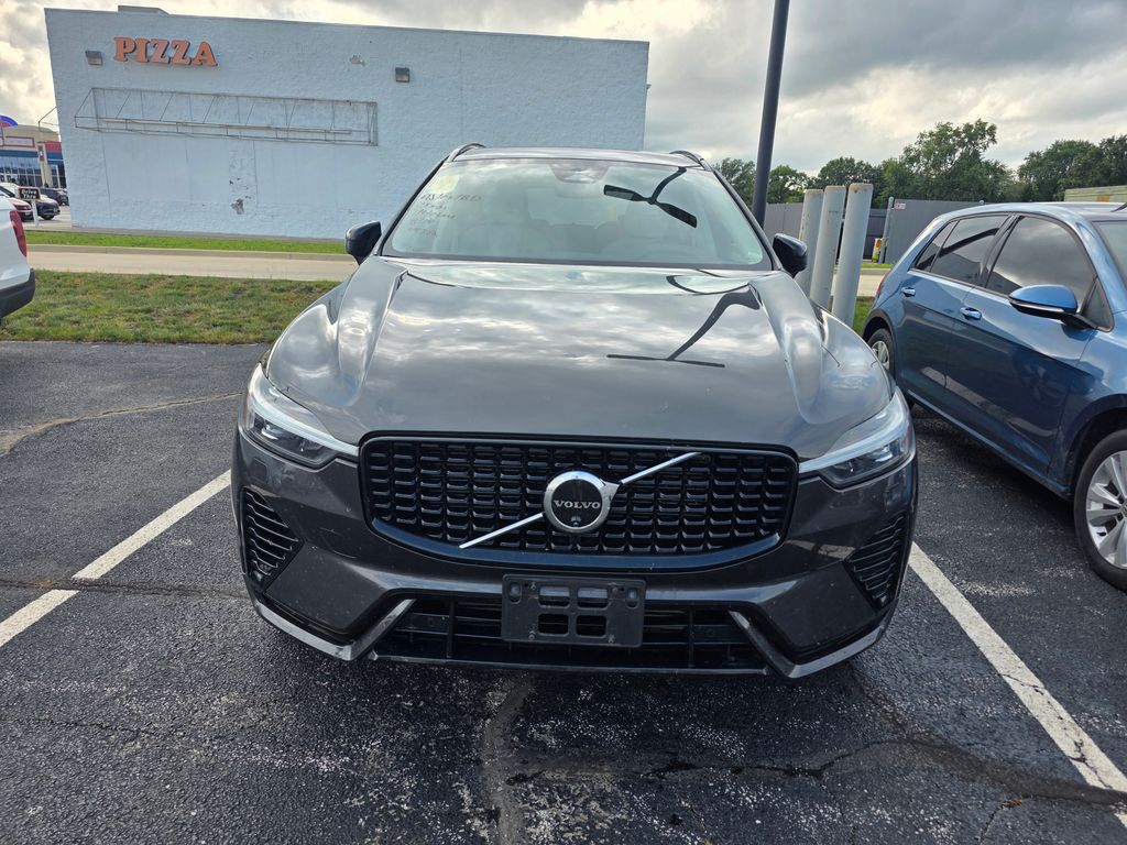 Platinum Gray Metallic 2024 Volvo XC60 SUV / Crossover All-Wheel Drive Automatic