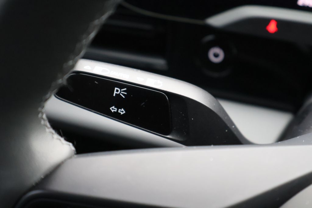 Thumbnail: 2022 Porsche Taycan - 23