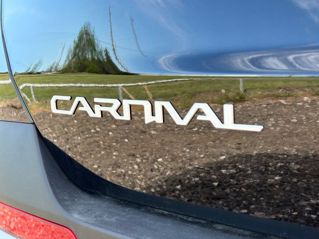 New 2026 Kia Carnival MPV Van