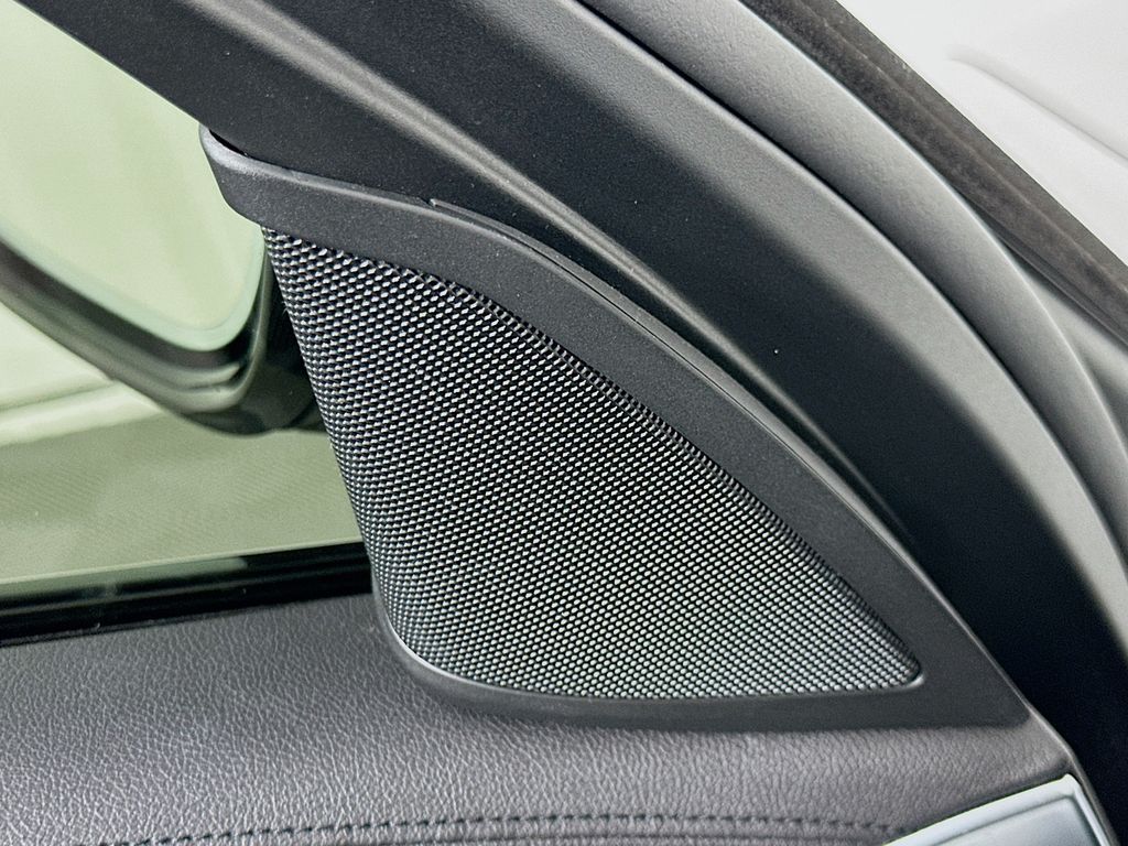 2018 BMW 5 Series 530e iPerformance 19