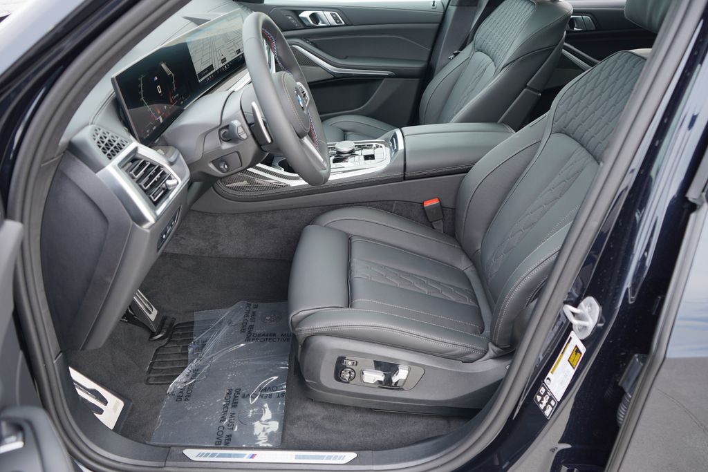 Thumbnail: 2026 BMW X7 - 10